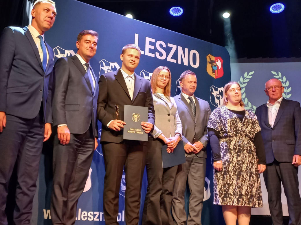 Wręczono Leszczyńskie Laury Oświaty. Zdolnym uczniom ze szkół w Lesznie