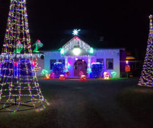 Magia Świąt w Świętokrzyskiem. Gdzie szukać najpiękniej oświetlonych domów? Rzepin i gmina Pawłów skradły show!