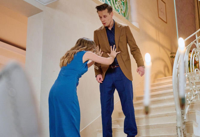 Na Wspólnej, odcinek 4174: Prowokacja Kaliny w dniu ślubu kończy się dramatycznym upadkiem ze schodów - ZDJĘCIA