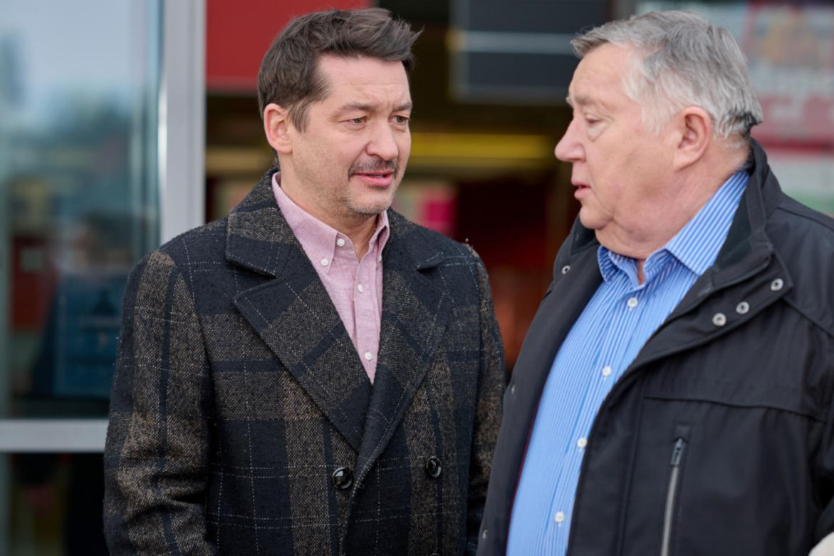 Na Wspólnej, odc. 4002. Włodek (Mieczysław Hryniewicz), Bogdan (Wojciech Brzeziński)