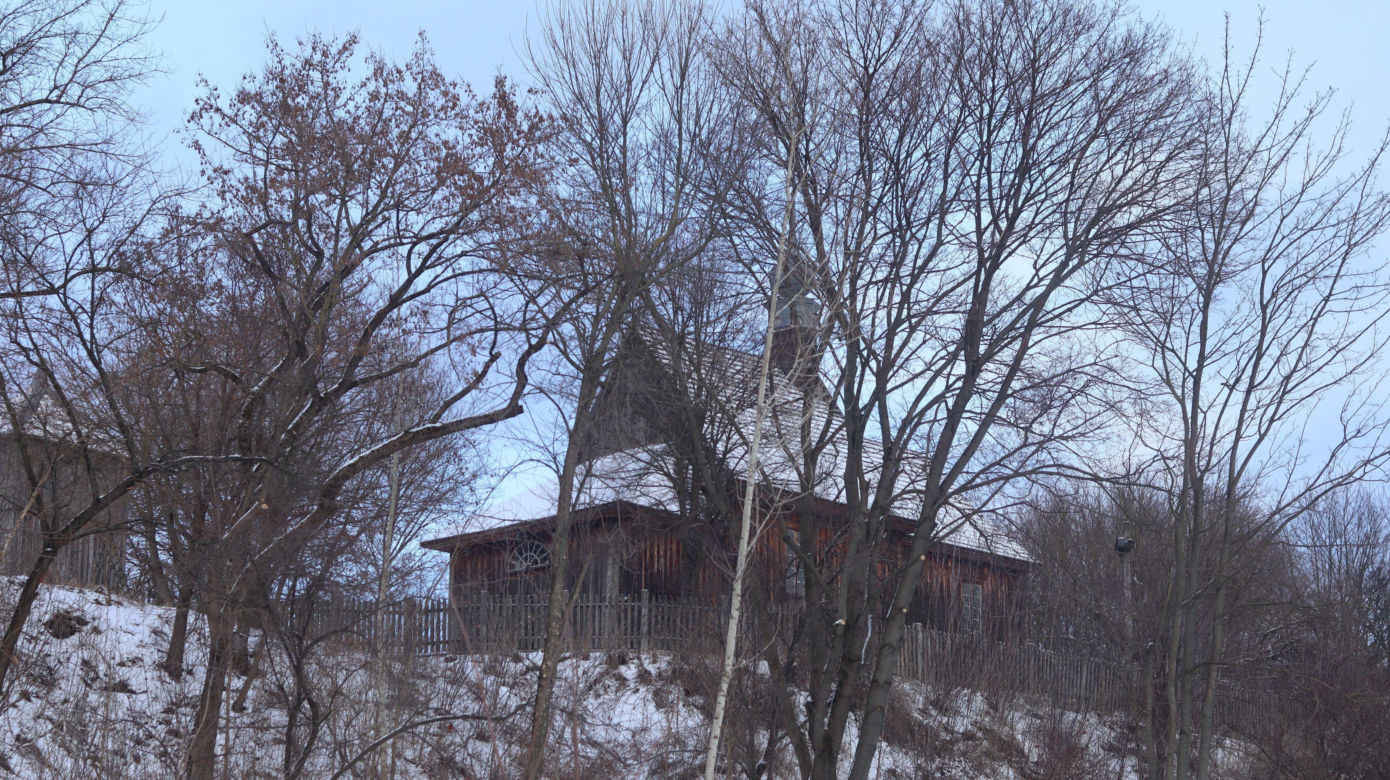 Cicho i wszędzie biało. Tak prezentuje się skansen w Lublinie w zimowej odsłonie! [GALERIA]