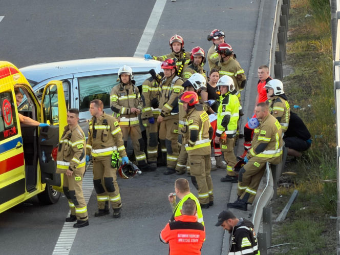Poważny wypadek na S8. Troje dzieci trafiło do szpitala
