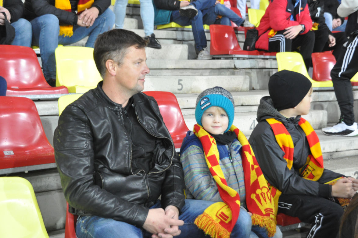 Żółto-czerwono na Suzuki Arenie! Zdjęcia kibiców na meczu Korona Kielce - Jagiellonia Białystok