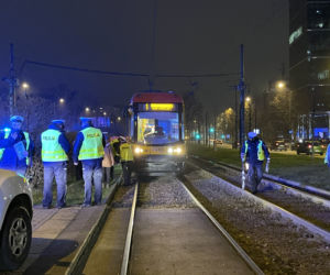 Tragedia w centrum Warszawy! Tramwaj przejechał kobietę. Nie żyje 