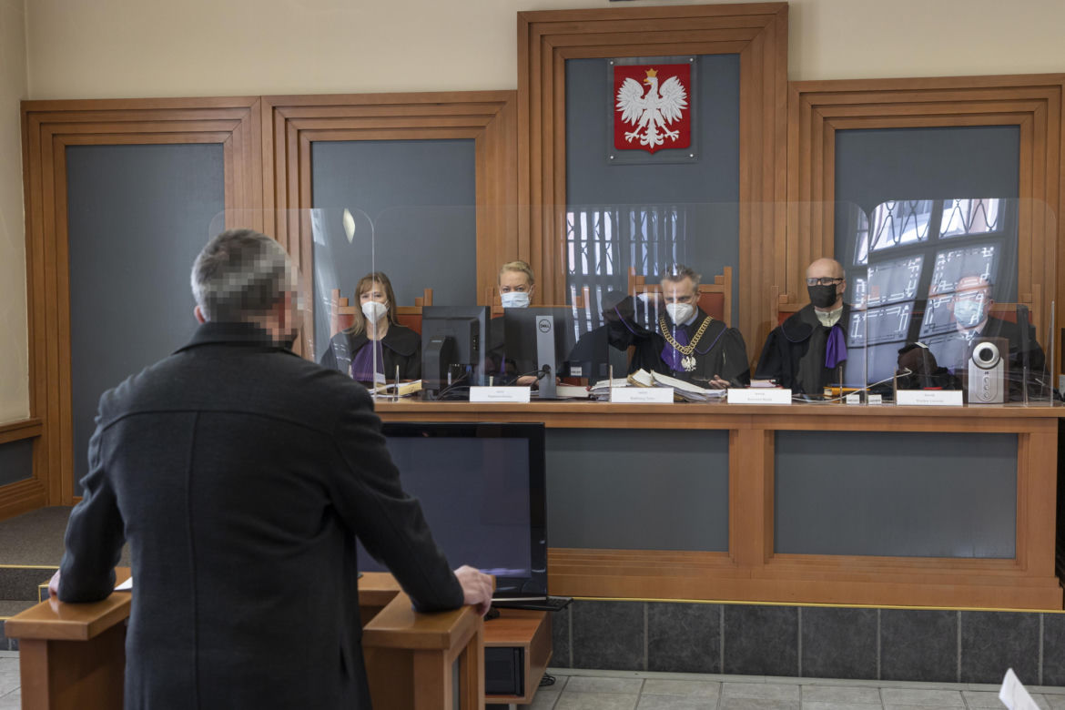 "Zastrzelił ukochaną z rewolweru". Zdjęcia podpięte pod Wrocław. Autor: Tomasz Golla. 