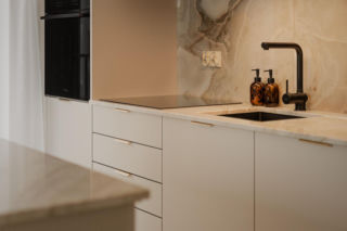 Soft minimalizm w gdyńskim apartamencie - projekt Agata Piltz