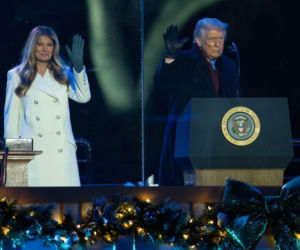 Melania Trump zapaliła choinkę przed Białym Domem! Podoba Ci się?