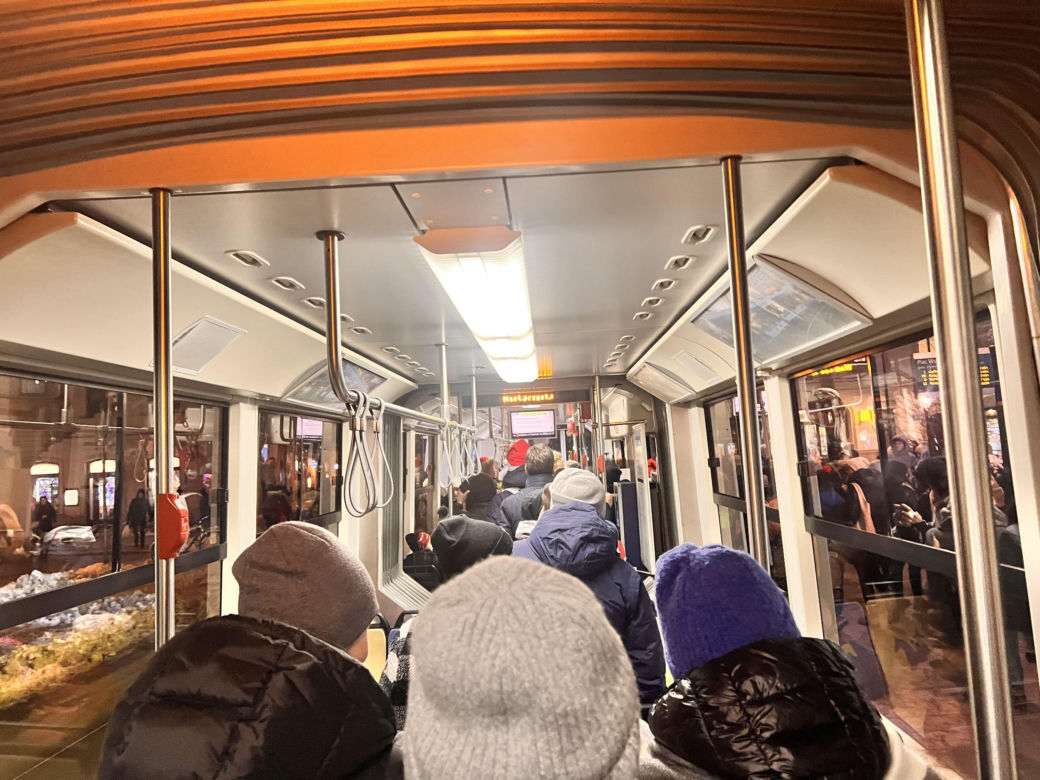 Święty Mikołaj jechał w krakowskim tramwaju 