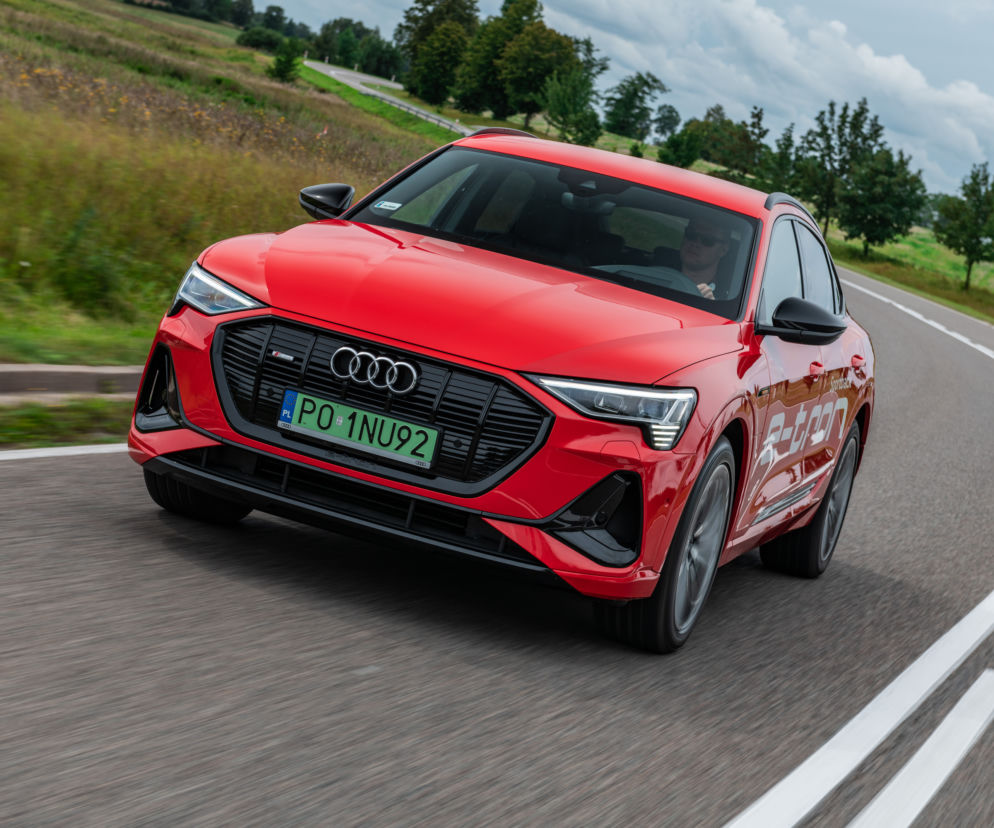 Audi e-tron Sportback 55 quattro S line (Catalunya Red)