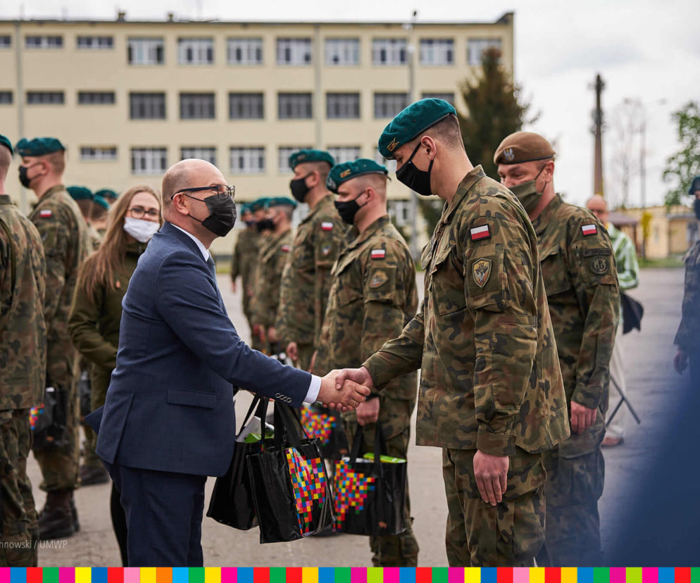 Podlascy żołnierze odebrali podziękowania za pomoc w walce z pandemią [ZDJĘCIA]