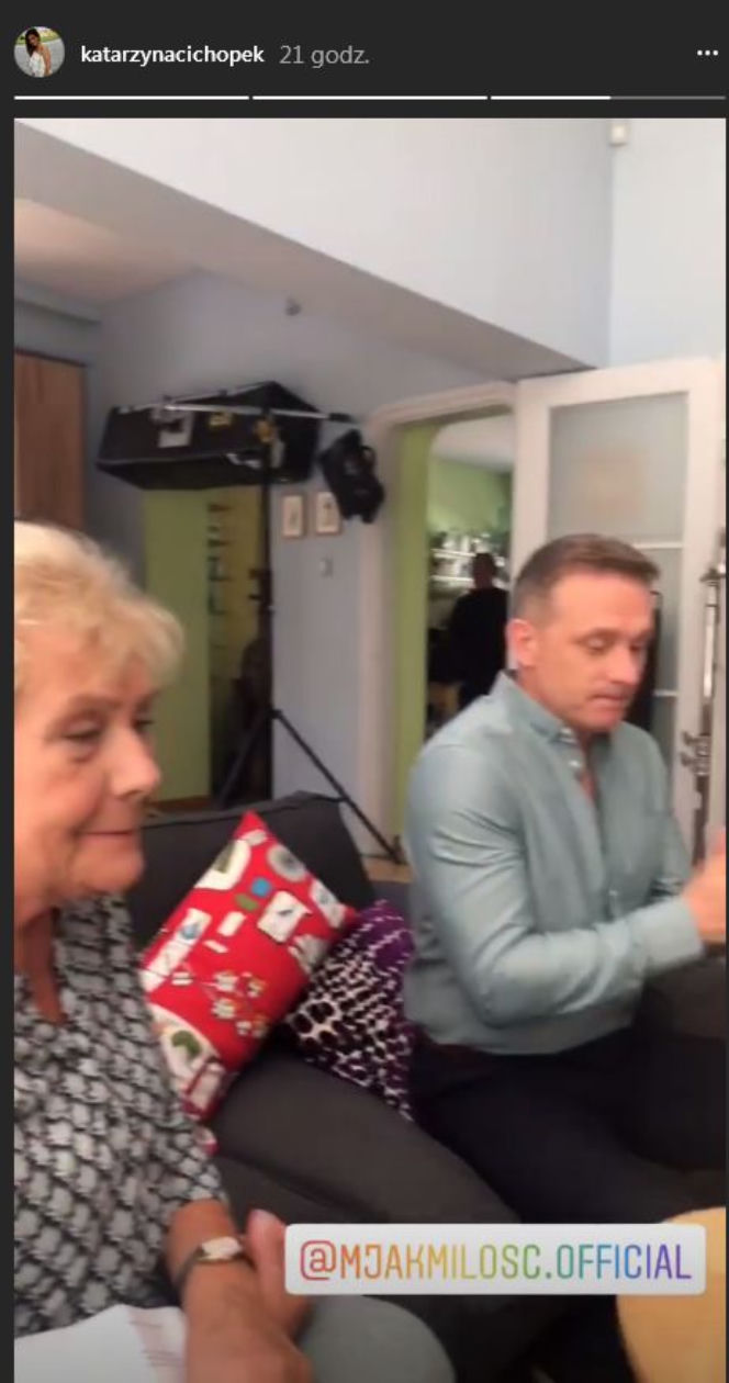 M jak miłość po wakacjach 2018. Barbara (Teresa Lipowska), Artur (Robert Moskwa) na planie