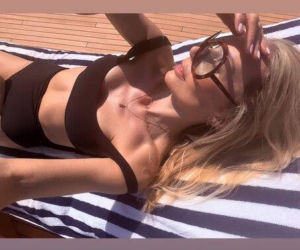 Woźniak-Starak w bikini na wakacjach. Fani patrzą tylko na jej figurę