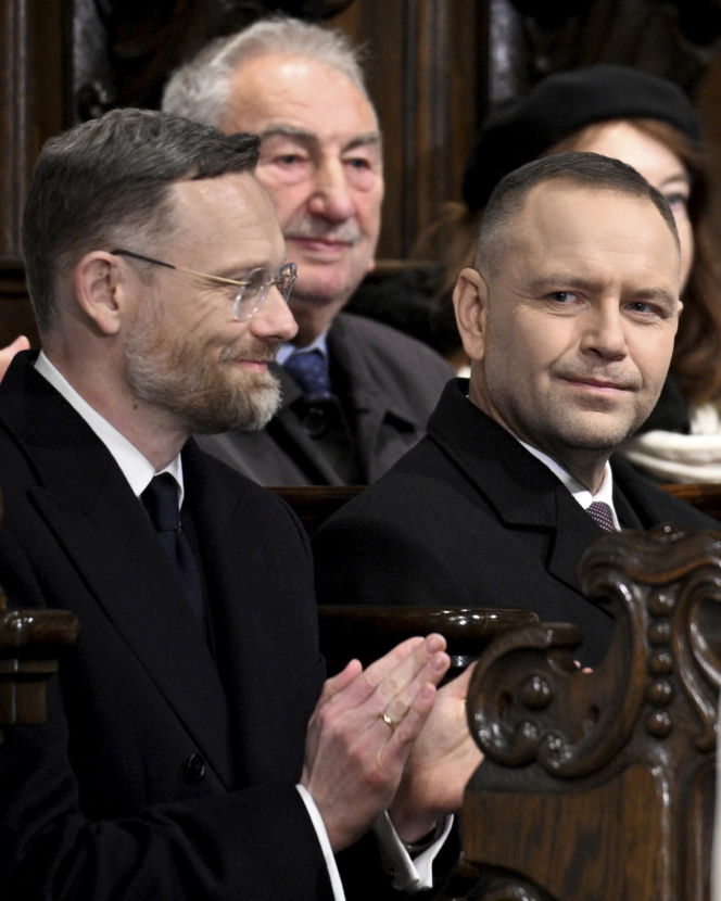 Msza za ofiary Smoleńska w Archikatedrze. Obecni Nawrocki i Kaczyńska