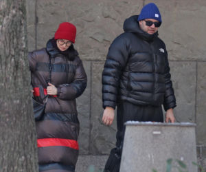 Tomasz Karolak  i Viola Kołakowska na spacerze