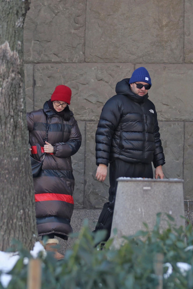 Tomasz Karolak  i Viola Kołakowska na spacerze