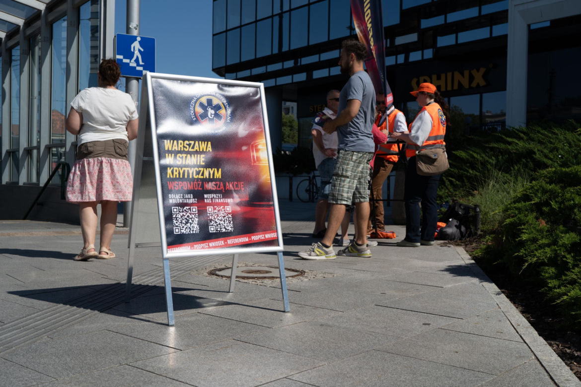 Referendum przeciw Trzaskowskiemu ruszyło. Jedni podpisują, inni mówią: „To kompletna bzdura”