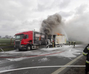 Pożar TIRa z naczepą z kosmetykami na autostradzie A4 