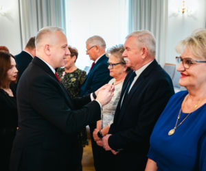 Złoty Gody par małżeńskich w Siedlcach - wręczenie pamiątkowych medali