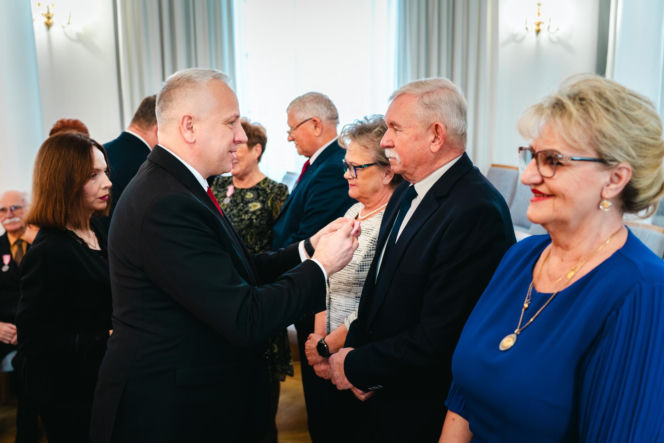 Złoty Gody par małżeńskich w Siedlcach - wręczenie pamiątkowych medali