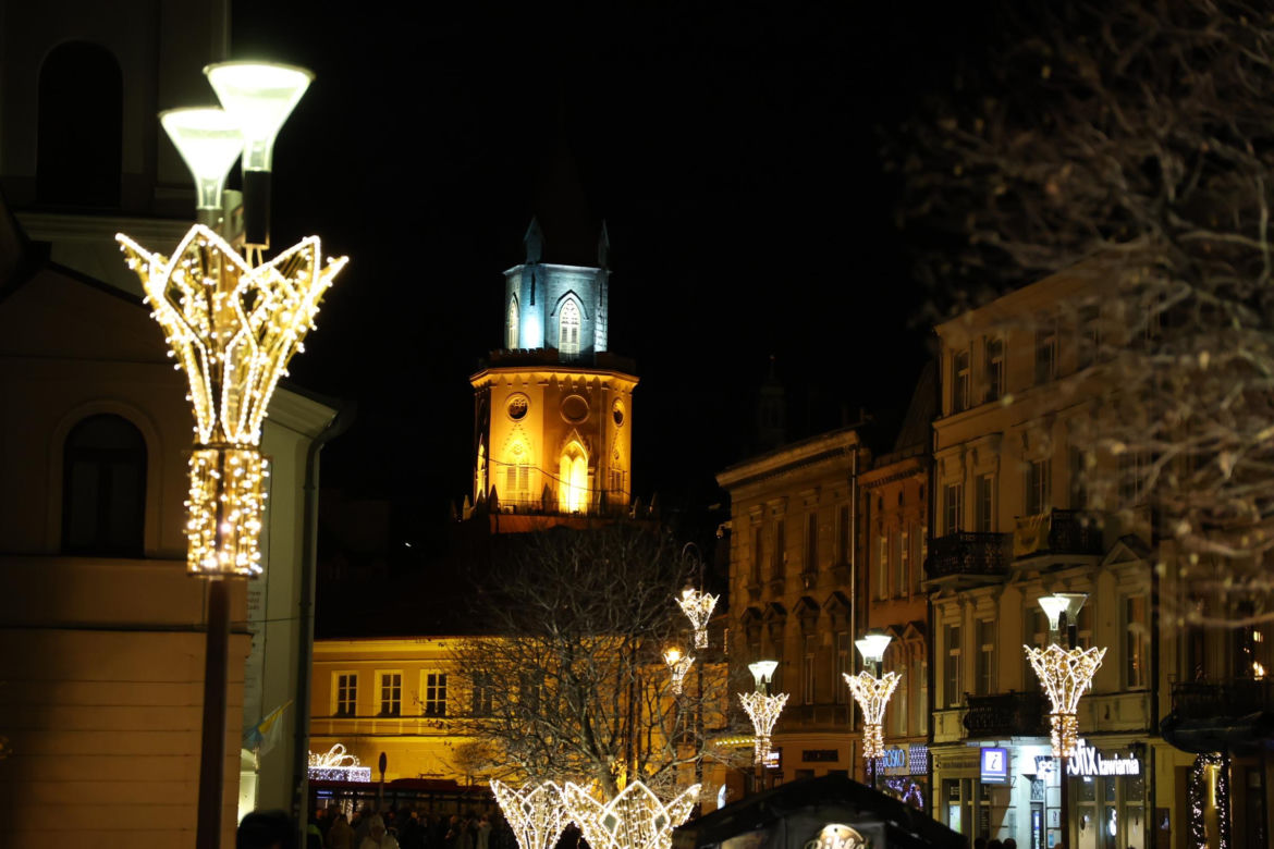 Drugi dzień świąt w centrum Lublina. Deszczowa pogoda nie odstraszyła spacerowiczów!