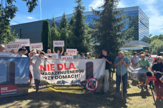 Mieszkańcy Zabełcza protestują. Nie chcą gigantycznego magazynu energii! [ZDJĘCIA, AUDIO] 