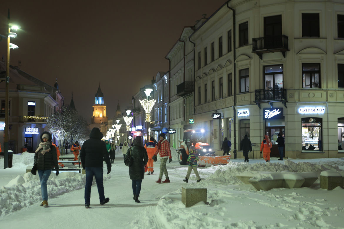 Śnieżny Lublin wieczorową porą