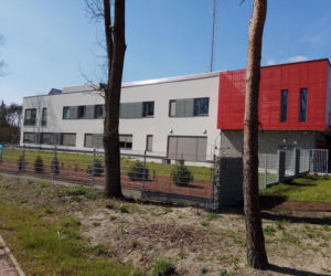 Legionowscy strażacy pokazują swoją nową remizę