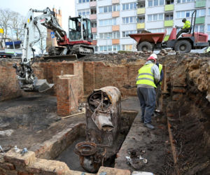 W piwnicy przedwojennej kamienicy znaleziono maszynę do palenia kawy