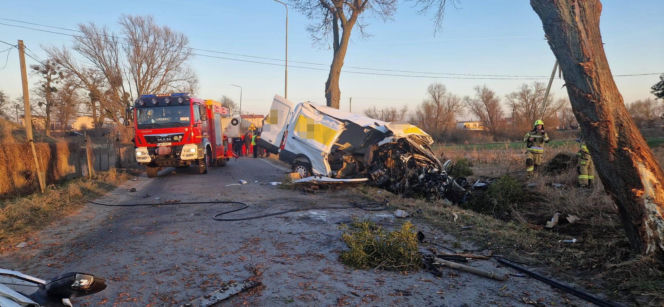 Miłosław. Złodziej samochodu firmy kurierskiej zginął w wypadku. Ruszyła zbiórka na kuriera [ZDJĘCIA]