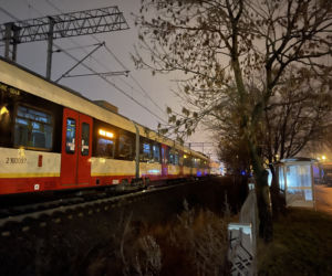 Makabra w Ursusie. Mężczyzna rozjechany przez pociąg 
