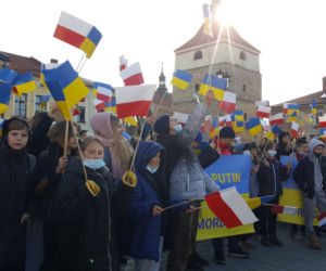 Młodzi ludzie - solidarni z walczącą Ukrainą 