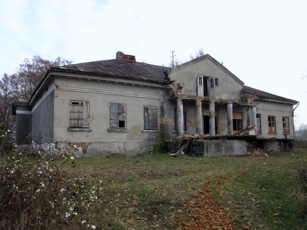 Piękne i przerażające… Jakie historie kryją bełchatowskie dwory? 