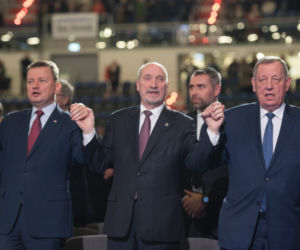 Na kolana przed o. Rydzykiem