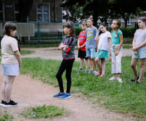 Na Wspólnej, odcinek 3344: Mela (Alicja Warchocka), uczennice szkoły Zimińskiej