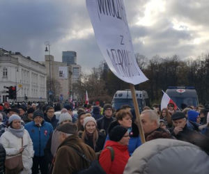 Transparent na obchodach Święta Niepodległości