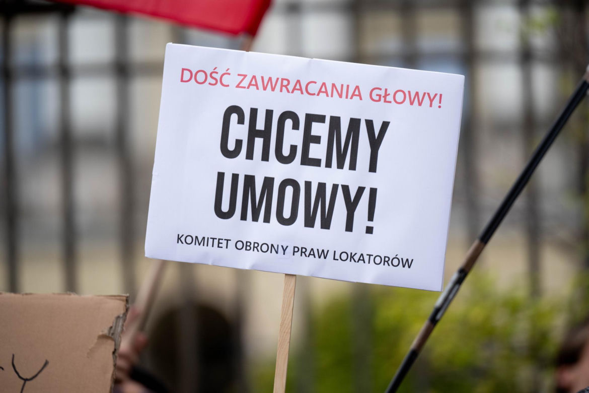 Lokatorzy z Osiedla Przyjaźń protestowali przed ratuszem: "Chcemy umów z miastem, nie wysiedleń!"