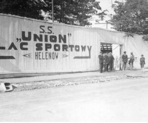 Wejście na plac sportowy Stowarzyszenia Sportowego Union parku Helenów w Łodzi