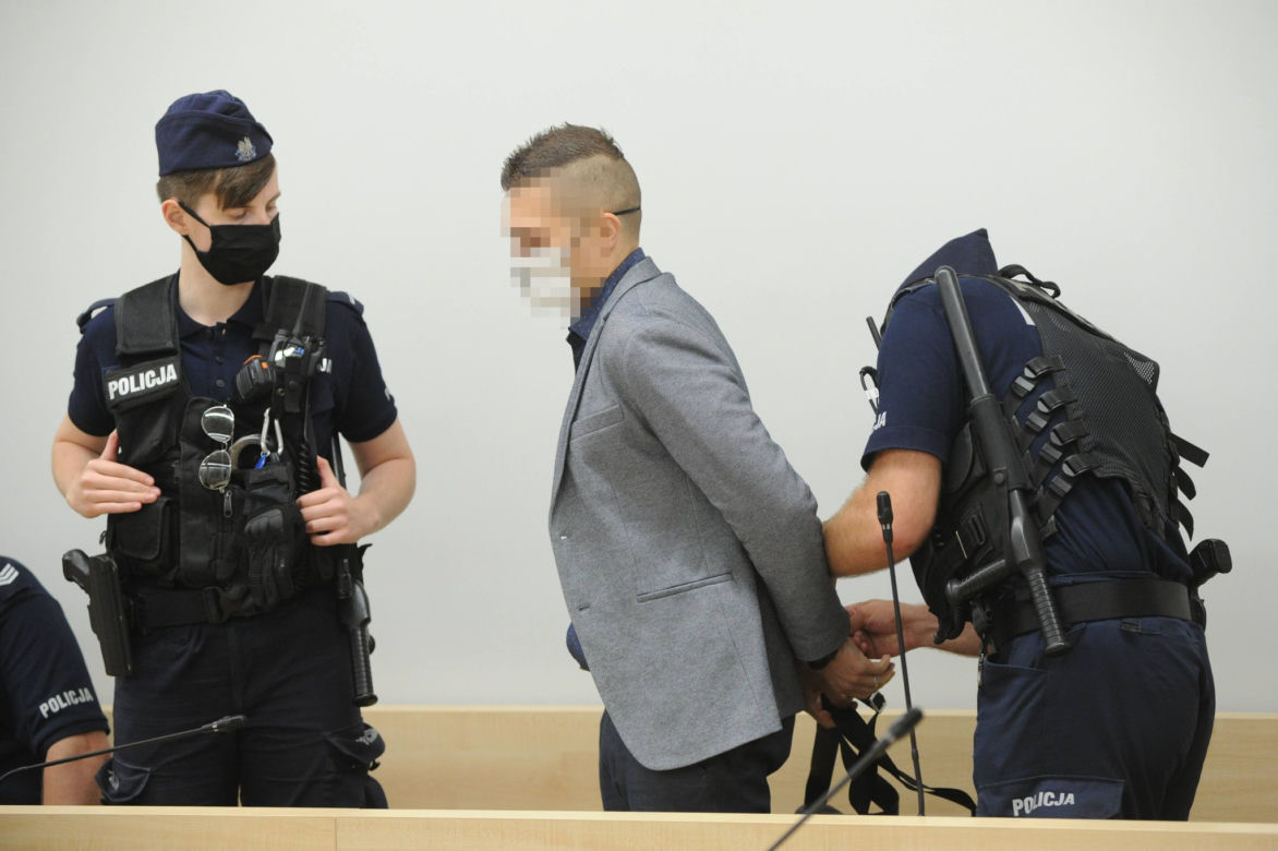Próbował zabić ojca dla pieniędzy. Inną zbrodnię opisał w książce. Bartłomiej S. stanął przed sądem