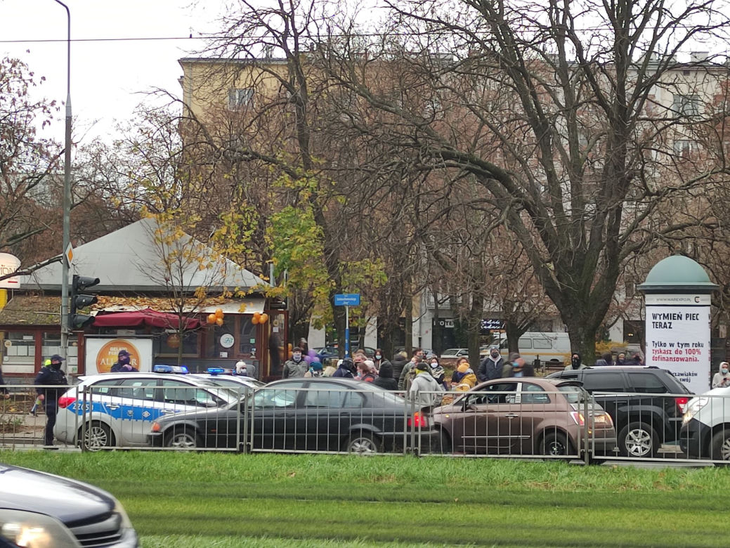 Ogromna awantura na ul. Puławskiej. Zablokowali furgonetkę antyaborcyjną 