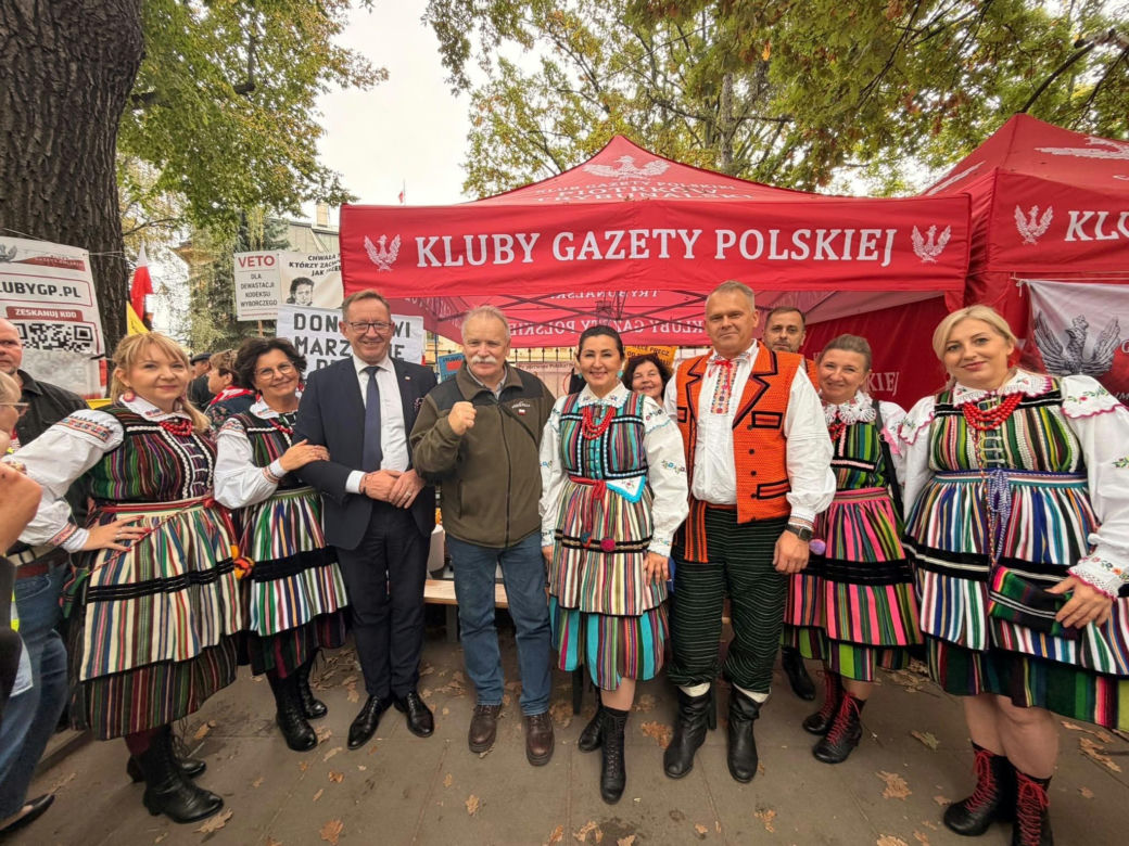 Poseł Telus z delegacją z Opoczna wspierał protestujących przed TK