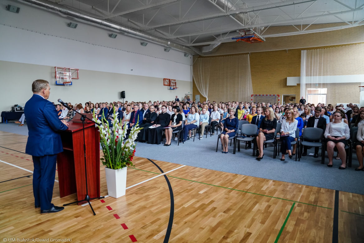 Początek nowego roku szkolnego w Białymstoku. Naukę rozpoczęło 39 tys. dzieci i młodzieży