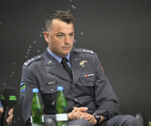 Warszawskie Targi Obronne. Scena Biała. Śmigłowiec przyszłości. Od pola walki po akcje ratownicze. Jak projektować i wybierać śmigłowce do najbardziej wymagających operacji?