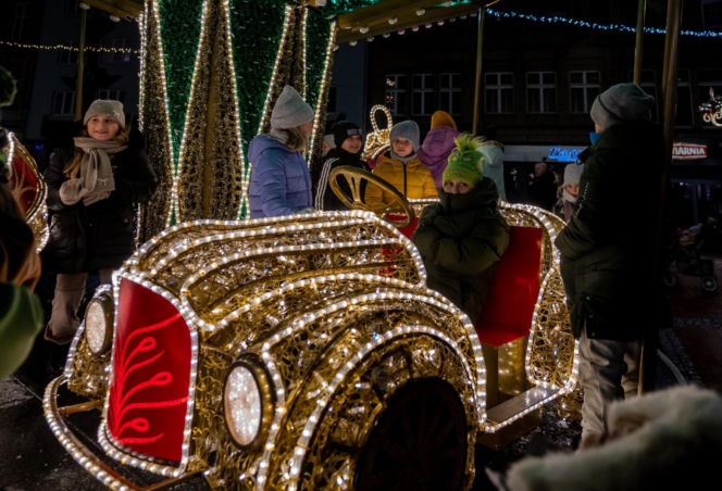 Ruszył świąteczny Jarmark w Bytomiu. Kultowy tramwaj i kaszanka wikinga