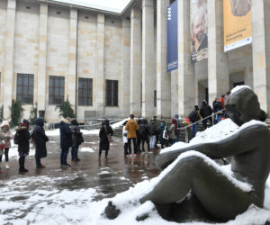 Gigantyczna kolejka do Muzeum Narodowego w Warszawie