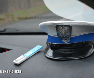 NAĆPANY młodzieniec za kierownicą PASSATA