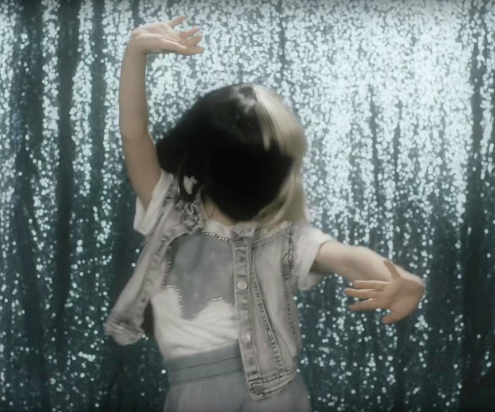 Kim jest dziewczynka z teledysku Sii - Move Your Body?