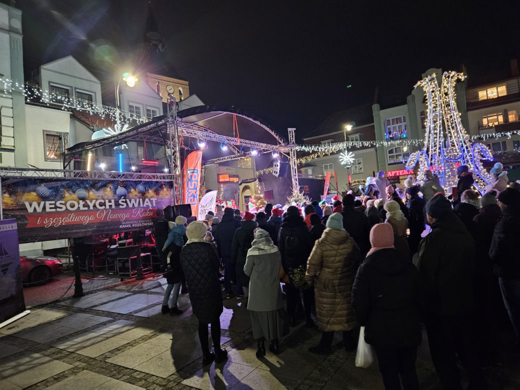 Jarmark Świąteczny w Biskupcu. Na scenie wystąpił zespół Arka Noego [ZDJĘCIA]