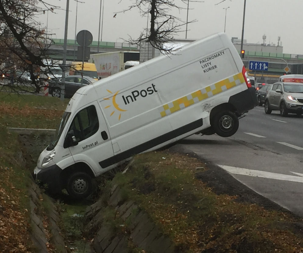 Zapakował się do rowu