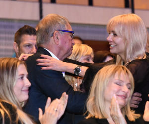 Agnieszka Woźniak-Starak płacze po projekcji filmu zmarłego męża