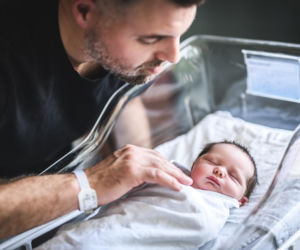 Po porodzie zaczyna się wyścig z terminami. Ojcowie często o nich zapominają
